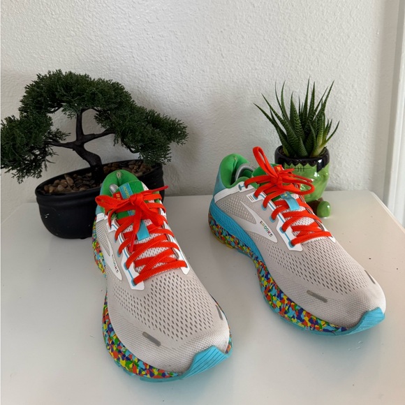 Brooks women Sneakers - White, Green, Red - Picture 2 of 5